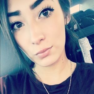 Meet your Posher, Chloe